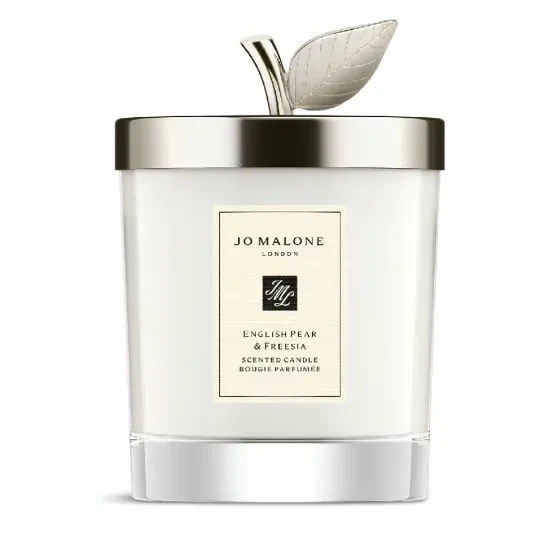 Ароматическая декорированная свеча English Pear & Freesia