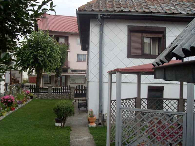 Zweistöckiges Haus im Zentrum von Kolasin