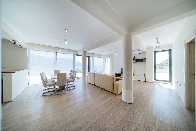 Geräumiges Penthouse mit großer Terrasse und Meerblick — photo 4