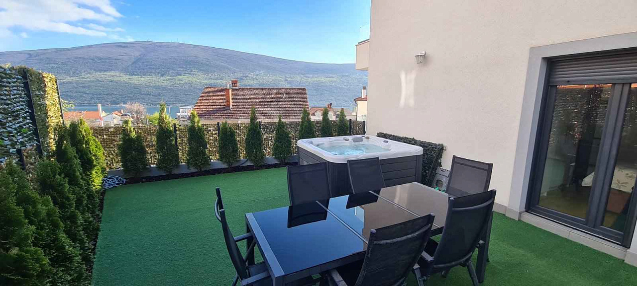 Schöne Wohnung in Djenovici mit Meerblick