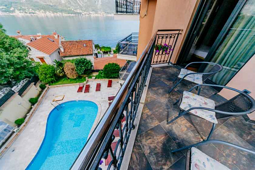 Apartment mit zwei Schlafzimmern in Meeresnähe in Kotor — photo 2