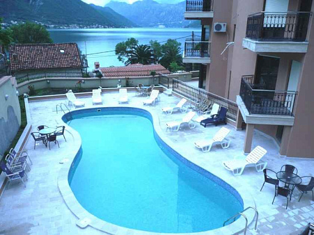 Apartment mit zwei Schlafzimmern in einem Komplex mit Swimmingpool in Dobrota — photo 3