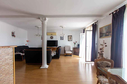 Three-story furnished house in Sutomore — photo 2
