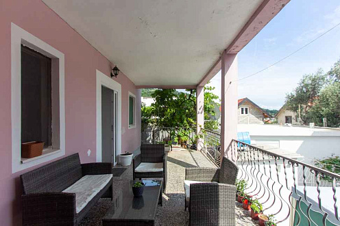 Three-story furnished house in Sutomore — photo 3