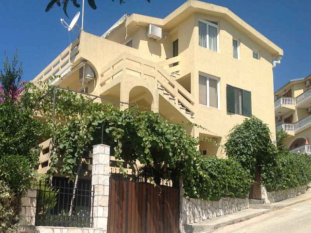 Villa med 3 separate lejligheder – ideel investeringsmulighed