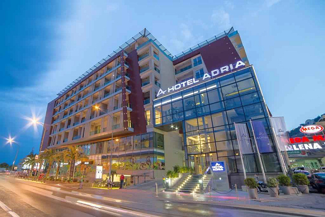Moderne Büroflächen im TQ Plaza Budva mit Meerblick — photo 20