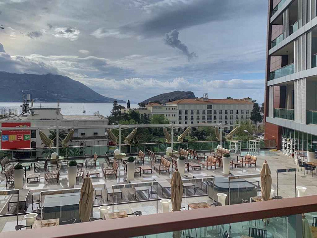 Moderne Büroflächen im TQ Plaza Budva mit Meerblick — photo 21