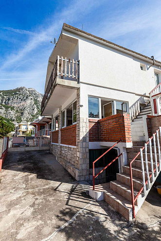 House with a terrace and sea view in Bar — photo 3
