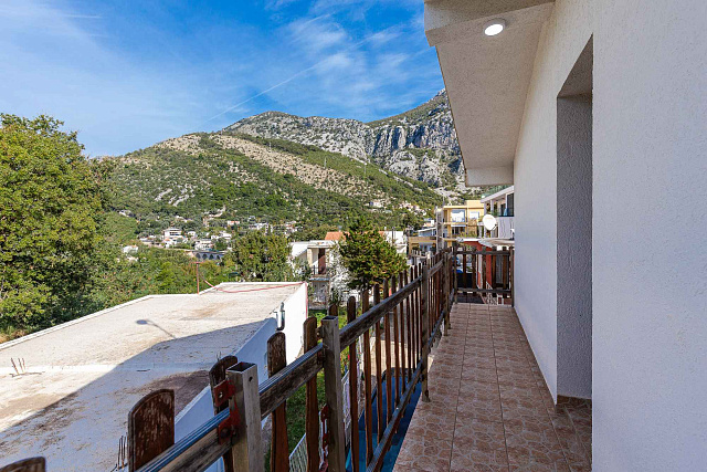 Gemütliches Haus mit Terrasse und Meerblick in Bar — photo 9