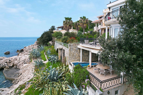 Luxusvilla mit Pool in Uteha