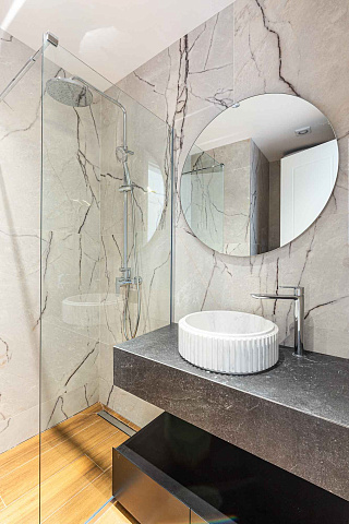 Penthouse in einem Neubau in Becici in der Nähe des Meeres — photo 22
