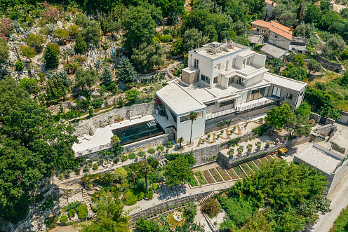 Elegantes Steinhaus mit Meerblick in der Nähe von Sveti Stefan — photo 2