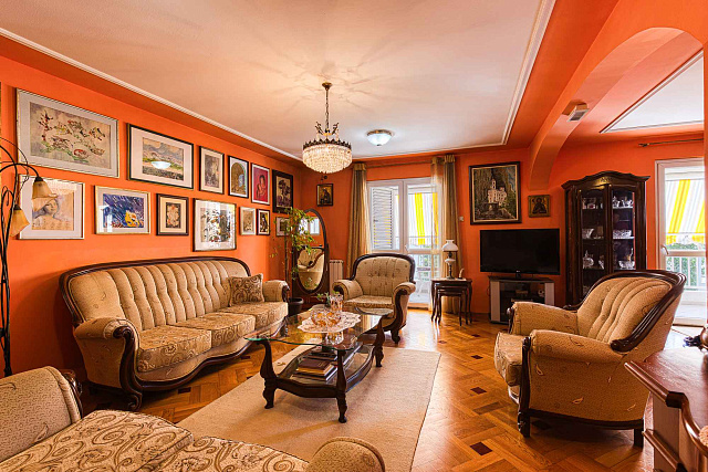 Zum Verkauf: Charmantes Haus in Bar