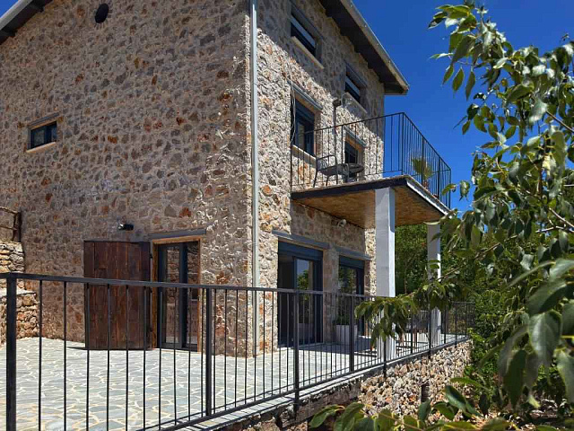 Steinhaus mit Meerblick in Dobra Voda — photo 17
