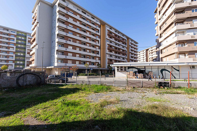 Büro- und Handelszentrum in der Endphase auf einem 652 m² großen Grundstück im Zentrum von Podgorica — photo 4