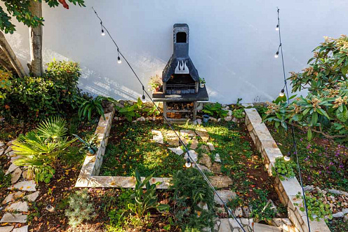 Green Area & Mountain Views: Your Dream Home — photo 2