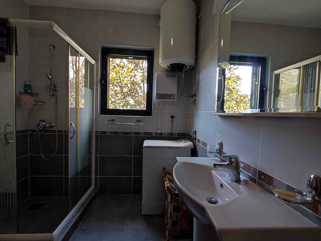 Reihenhaus mit Poolblick in Kotor, Lastva — 107 m² + Terrassen — photo 8