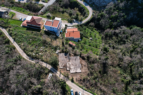 Investitionsgrundstück mit genehmigtem Projekt und gebautem Fundament in Petrovac mit Meerblick — photo 2