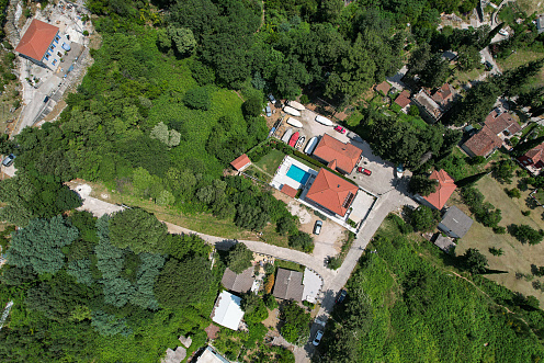 Zum Verkauf steht ein urbanisiertes Baugrundstück mit einer Gesamtfläche von 1.267 m², — photo 2