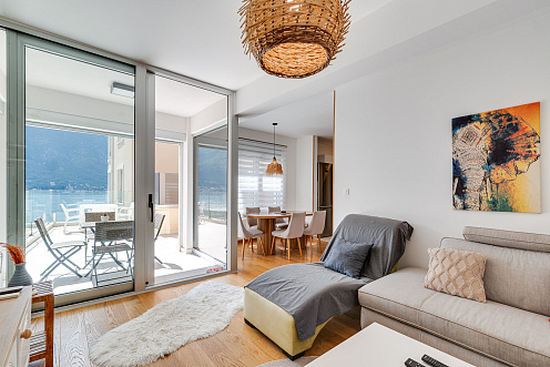 Attraktive 86 m² Wohnung in Dobrota – Große Terrasse, Meerblick, Garage & Abstellraum — photo 3