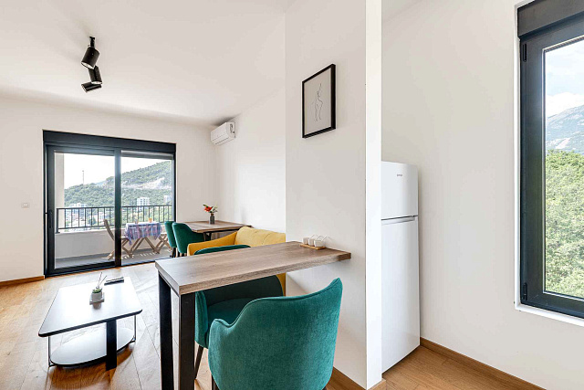 Möblierte Wohnung mit einem Schlafzimmer, Meerblick und Garagenplatz in einem neuen Gebäude — photo 4