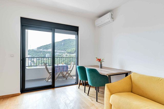 Möblierte Wohnung mit einem Schlafzimmer, Meerblick und Garagenplatz in einem neuen Gebäude — photo 6