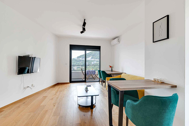 Möblierte Wohnung mit einem Schlafzimmer, Meerblick und Garagenplatz in einem neuen Gebäude — photo 10