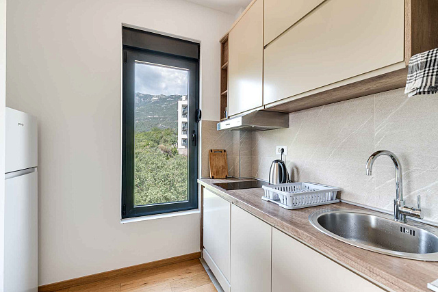 Möblierte Wohnung mit einem Schlafzimmer, Meerblick und Garagenplatz in einem neuen Gebäude — photo 11