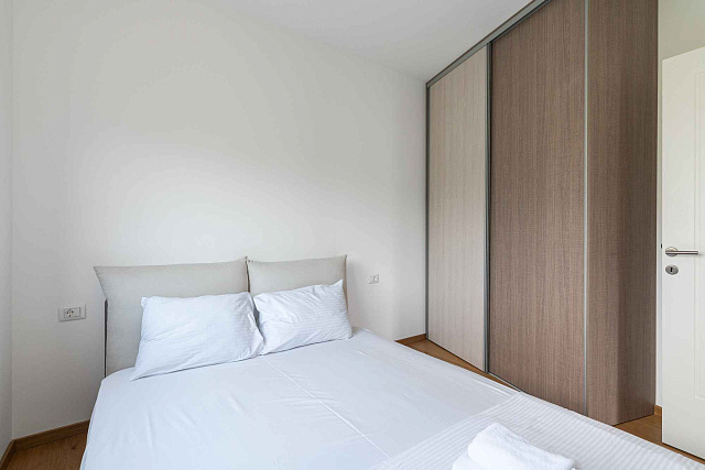 Möblierte Wohnung mit einem Schlafzimmer, Meerblick und Garagenplatz in einem neuen Gebäude — photo 15