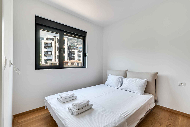 Möblierte Wohnung mit einem Schlafzimmer, Meerblick und Garagenplatz in einem neuen Gebäude — photo 16