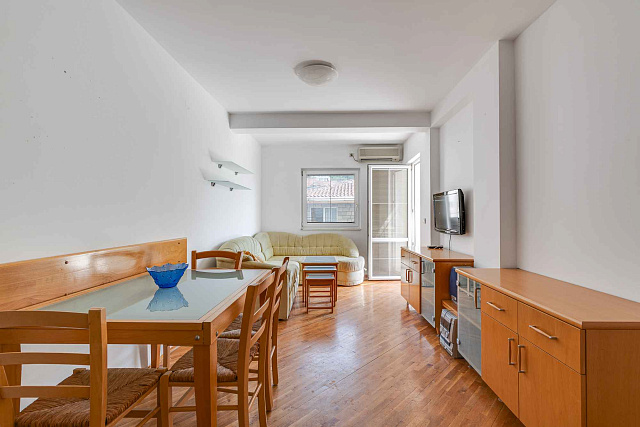 One bedroom apartment in Rafailovici near the sea