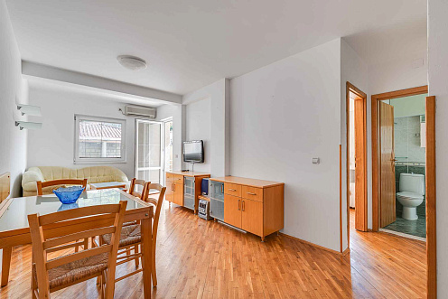 Apartment mit einem Schlafzimmer in Rafailovici in der Nähe des Meeres — photo 3