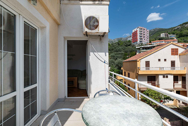 One bedroom apartment in Rafailovici near the sea — photo 10