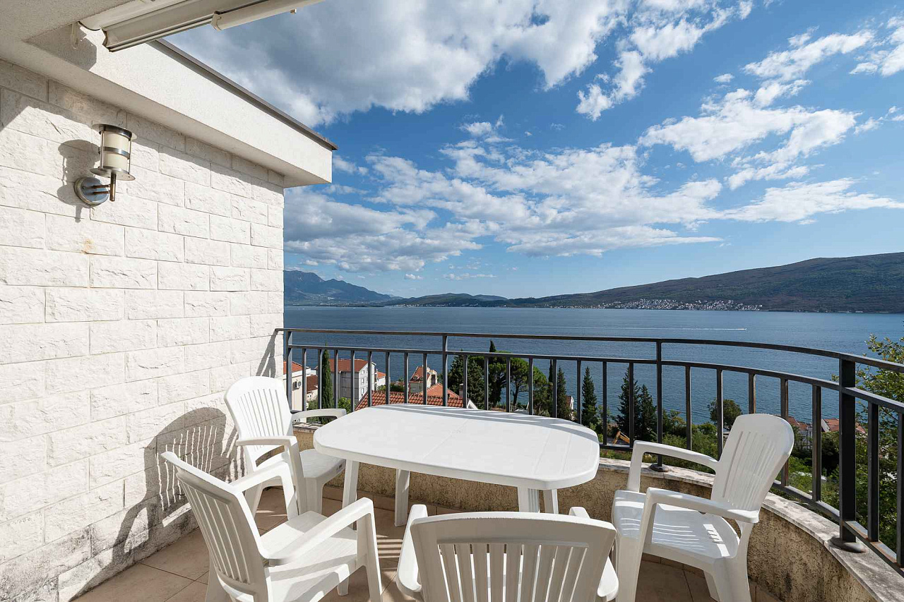 Wohnung zum Verkauf in Herceg Novi mit Meerblick