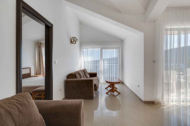 Wohnung zum Verkauf in Herceg Novi mit Meerblick — photo 13