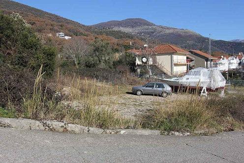 Land in Bijela