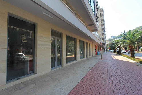 Zwei kommerzielle Einrichtungen in Budva — photo 3