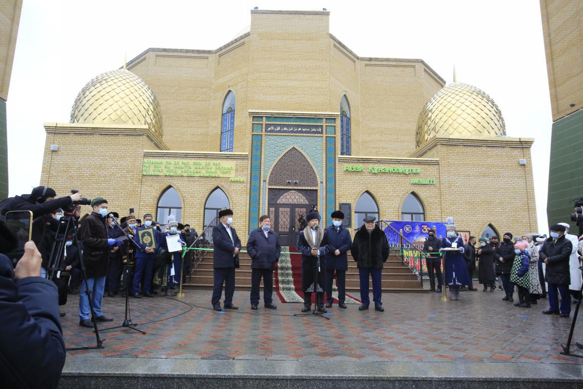 Семейде «Абай Құнанбайұлы» орталық мешіті ашылды (ФОТО)