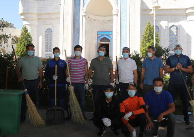 Алматы мешіттерінде сенбілік өтті