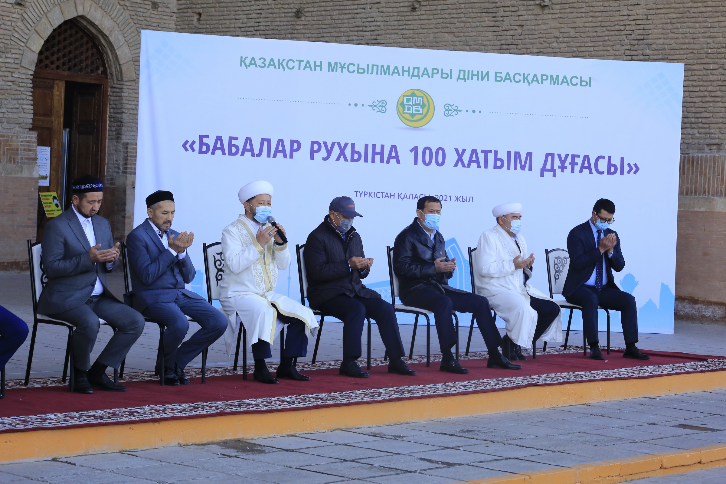 Түркістанда бабалар рухына 100 Құран хатым дұғасы жасалды (ФОТО+ВИДЕО)