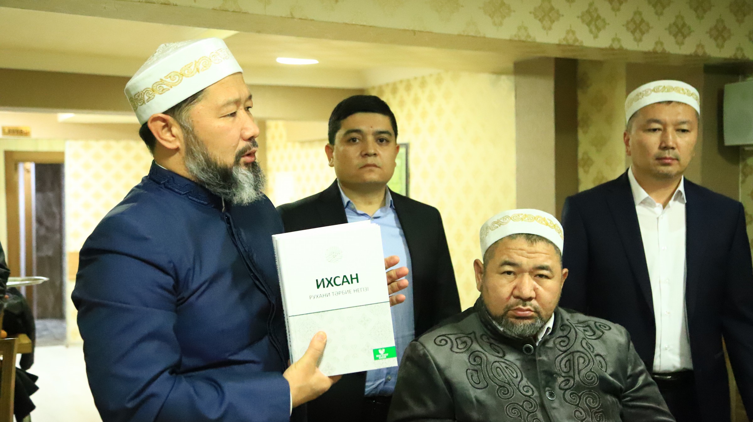 Бас мүфти шәкірттермен кездесті