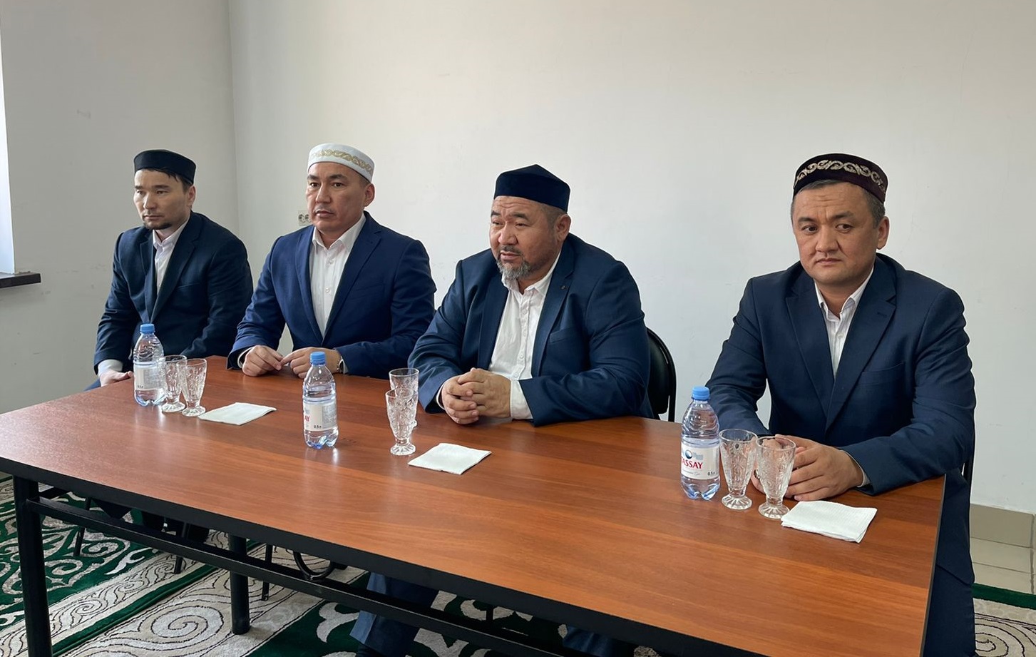 Сансызбай Құрбанұлы медресе шәкірттерімен жүздесті