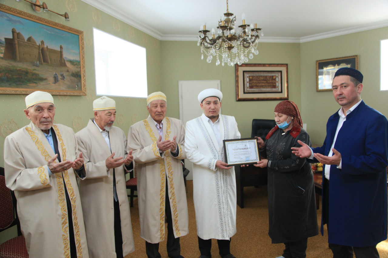 Қызметкерге кіші қажылыққа жолдама берілді