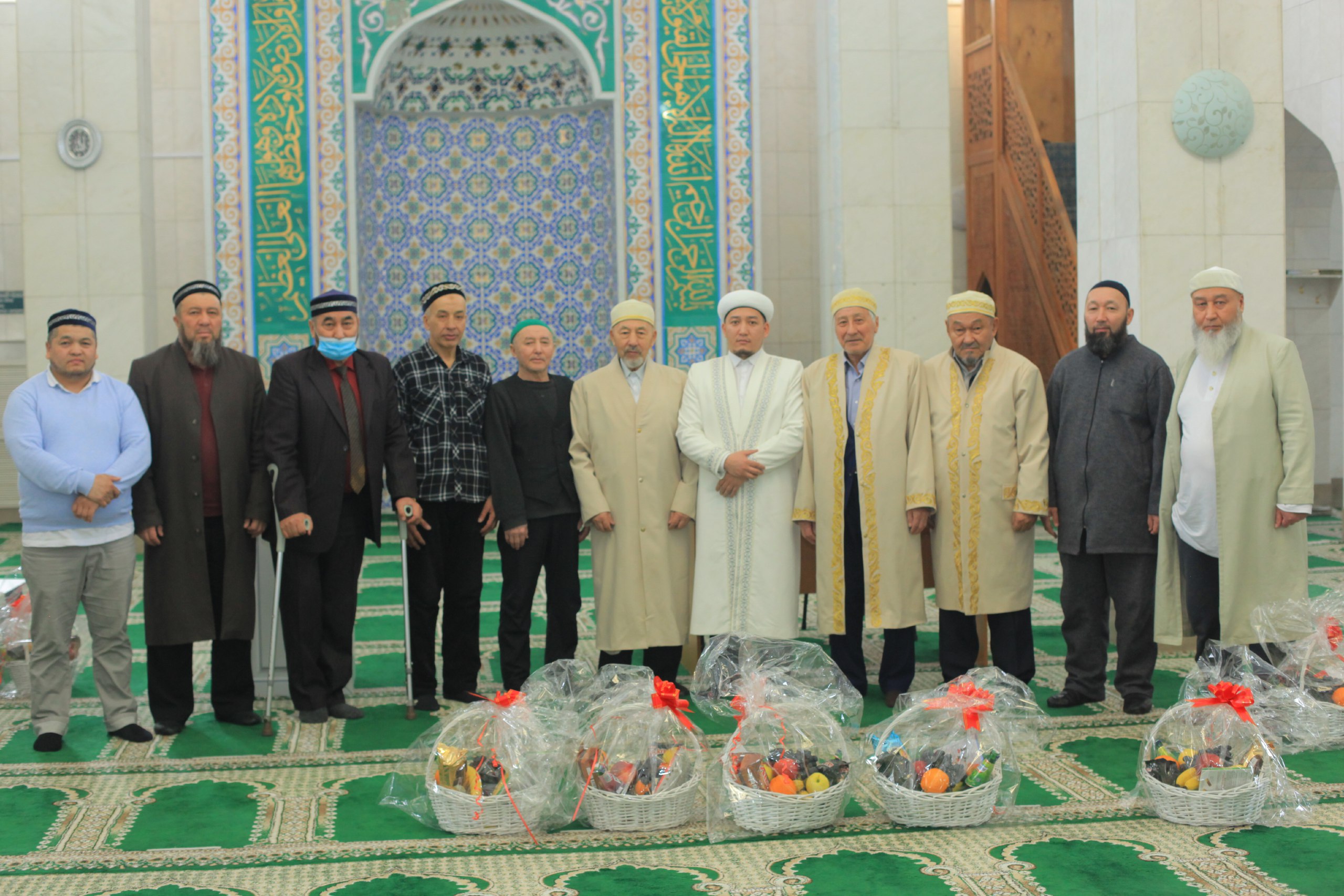 Ақсақалдарға алғыс айтты