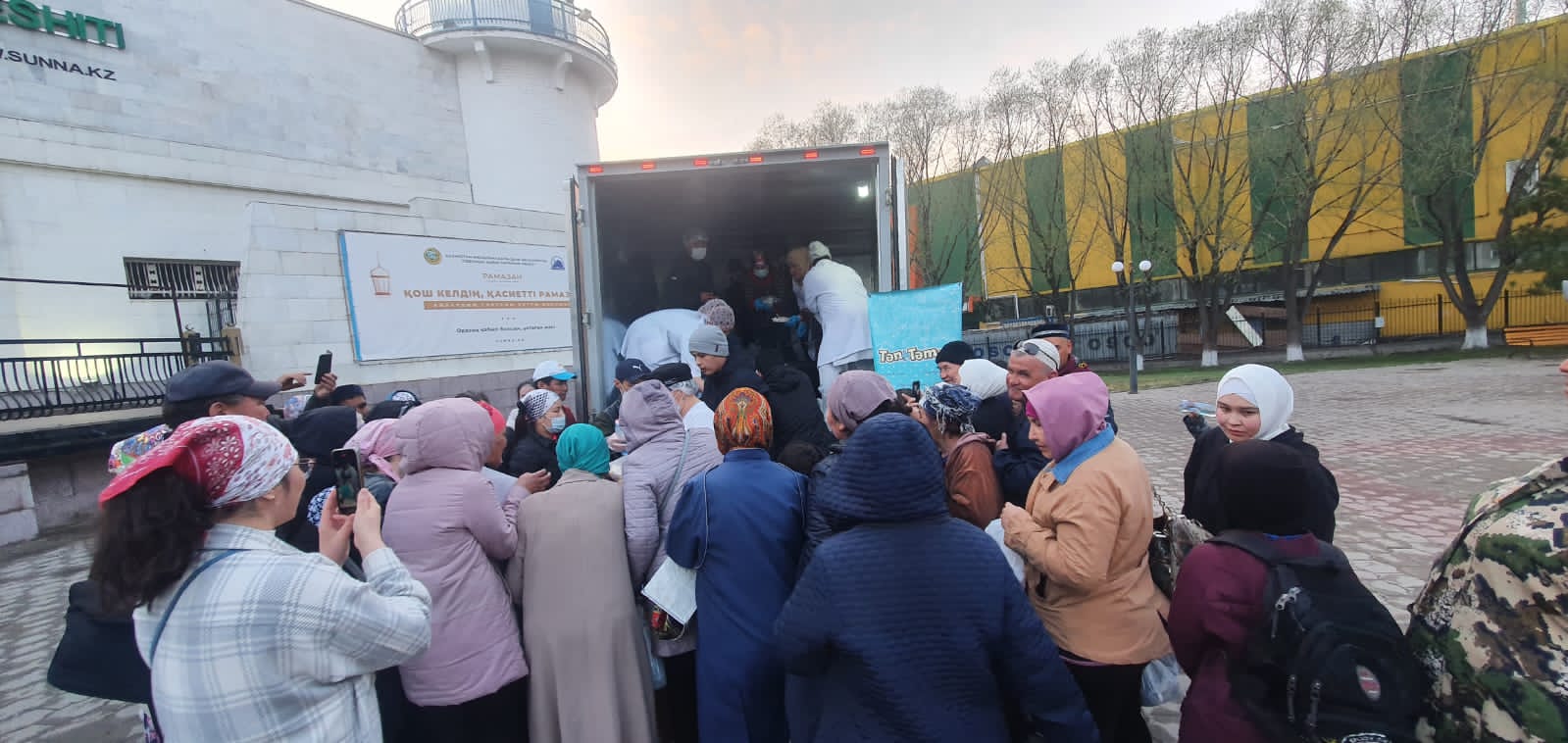 150 адамға ауызашар таратылды