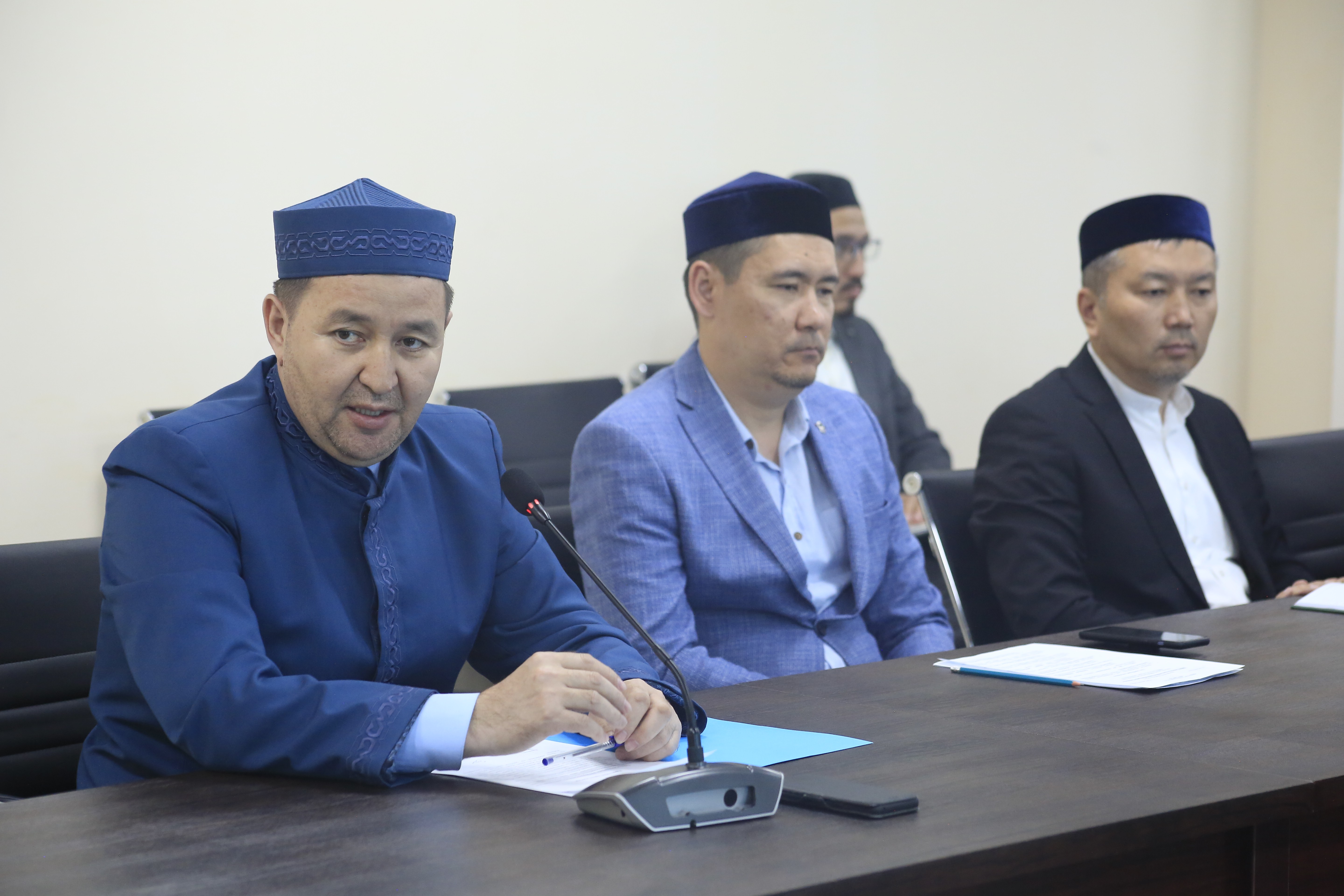 200 имамға жалақы тағайындалды