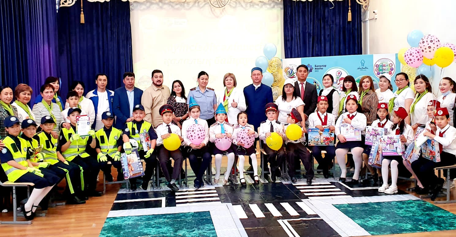 Мектеп оқушыларына қайырымдылық жасалды