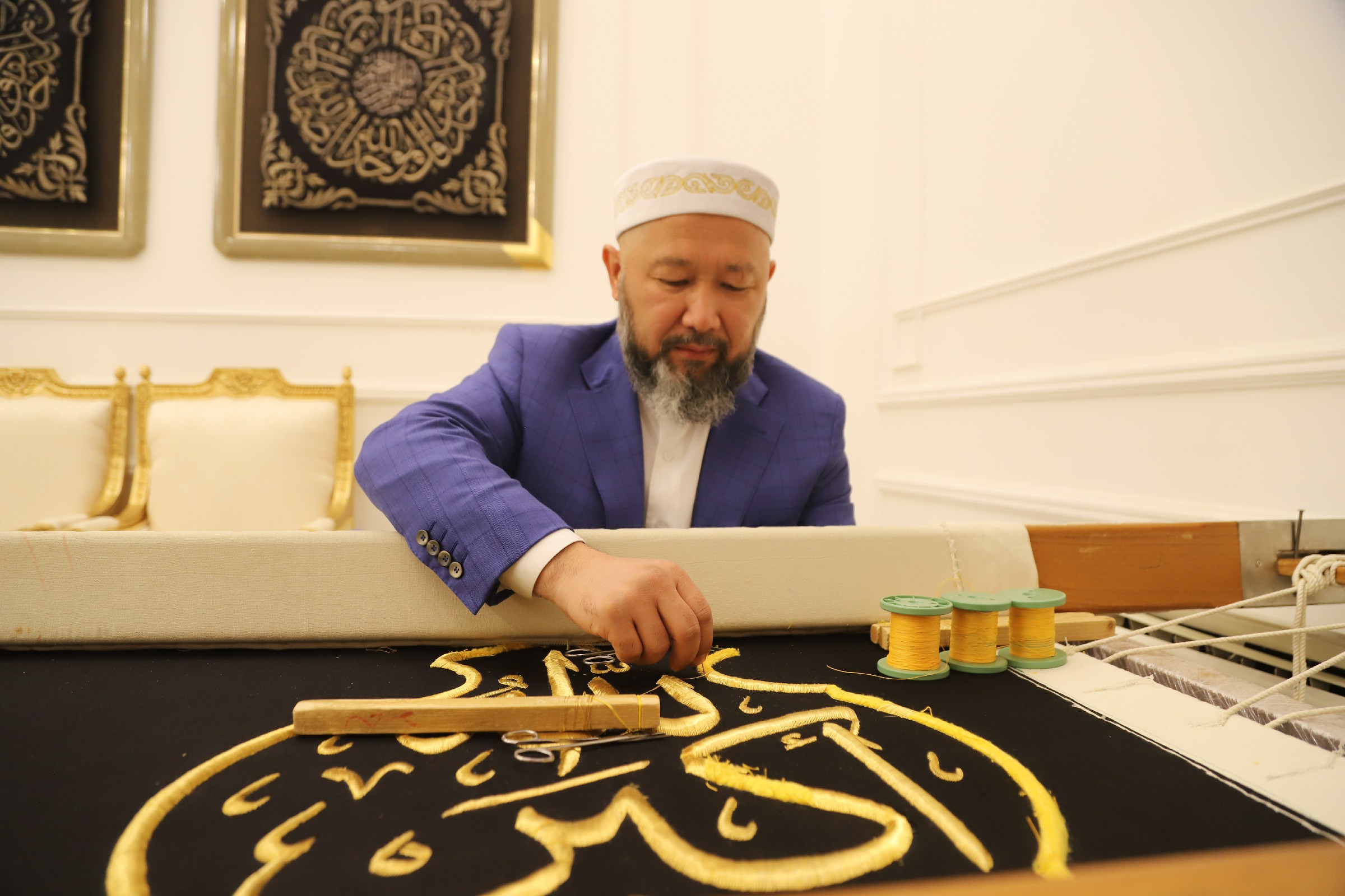 Бас мүфти Қағбаның кисуасын тігу шарасына қатысты