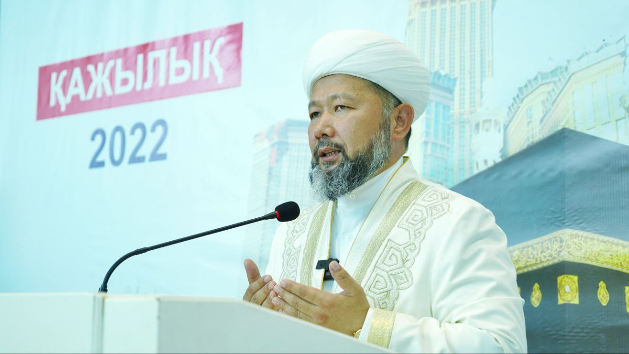 Бас мүфти қажыларды шығарып салды