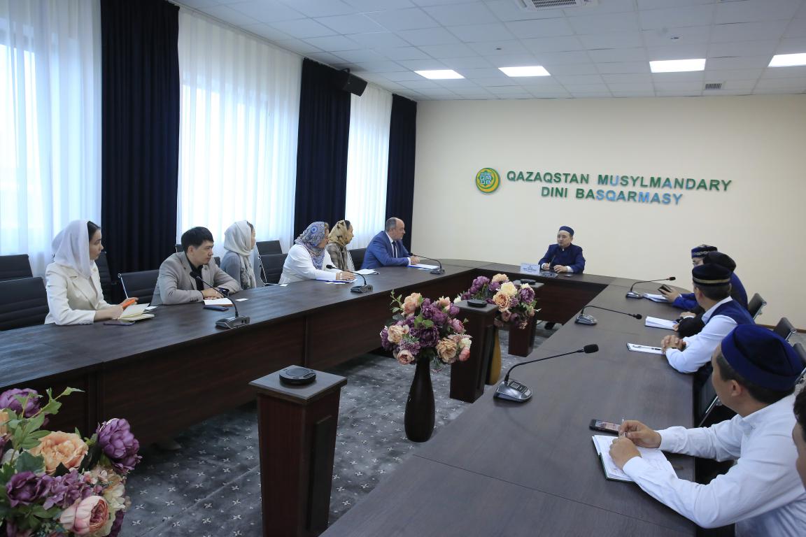 Наиб мүфти БҰҰ Балалар қорының өкілімен кездесті